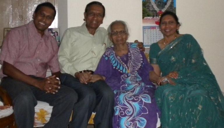 2010/GAJJEARJ.jpg